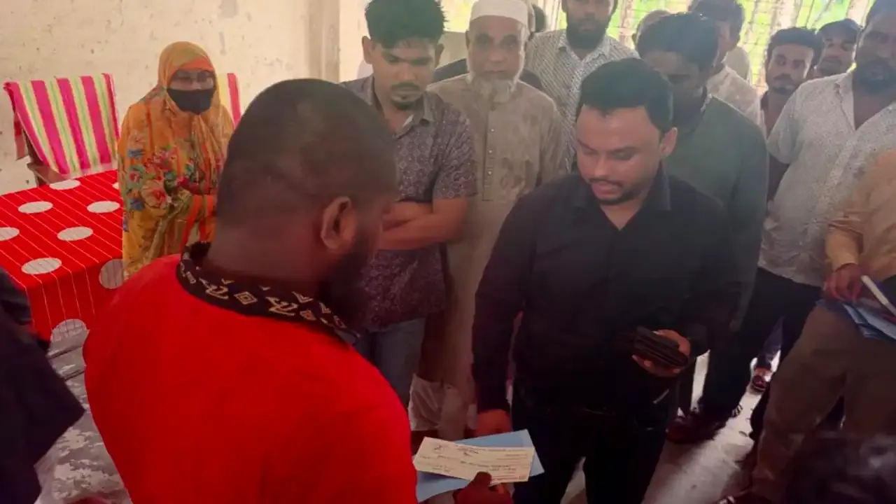 ৪২ ঘণ্টা পার হলেও মেলেনি নিখোঁজ ৬ জেলের সন্ধান