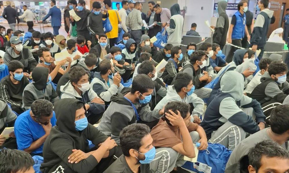 লিবিয়া থেকে দেশে ফিরলেন ১৭৪ বাংলাদেশি